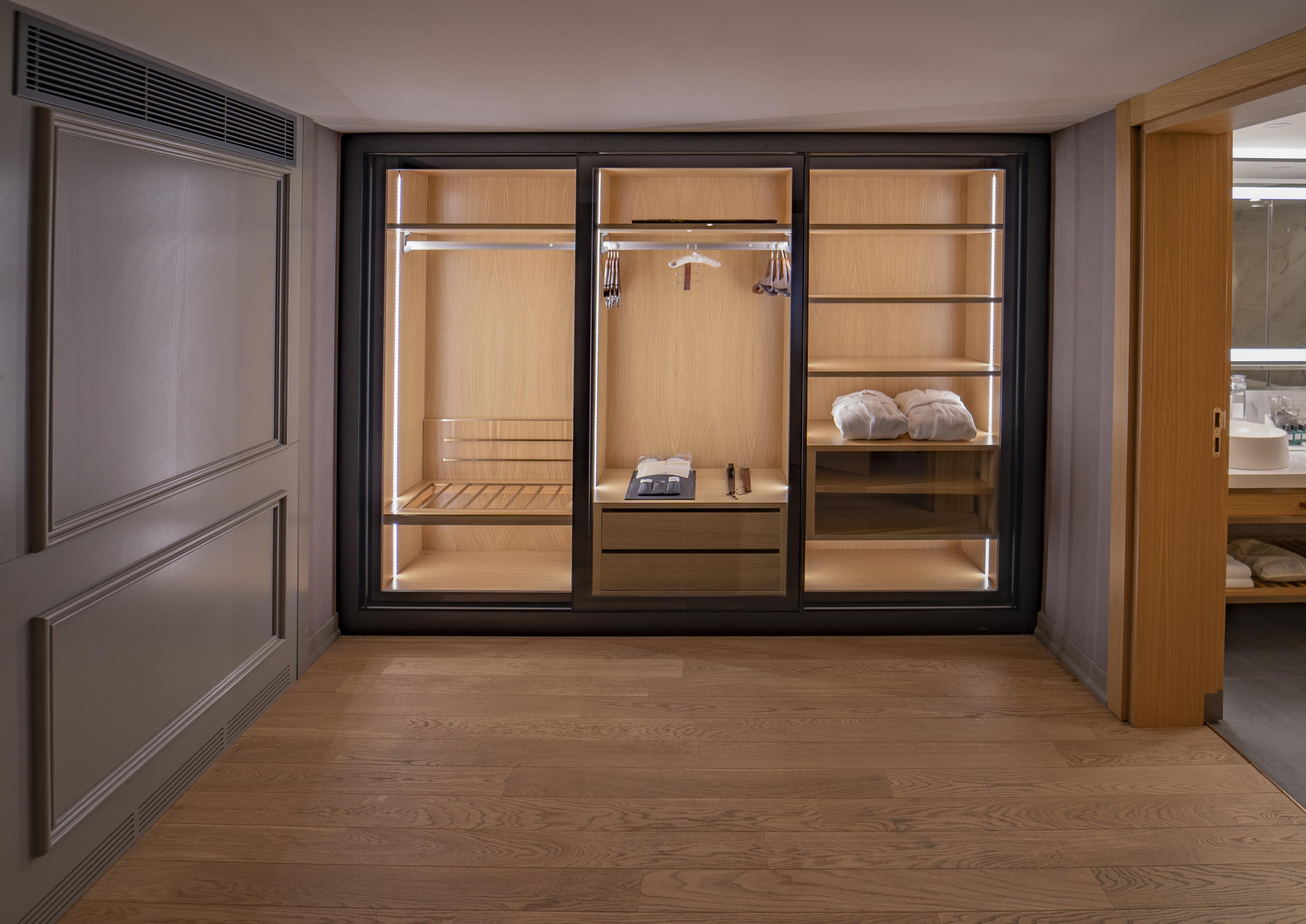 Hotel Sofitel Istanbul Taksim Exterior foto A walk-in closet