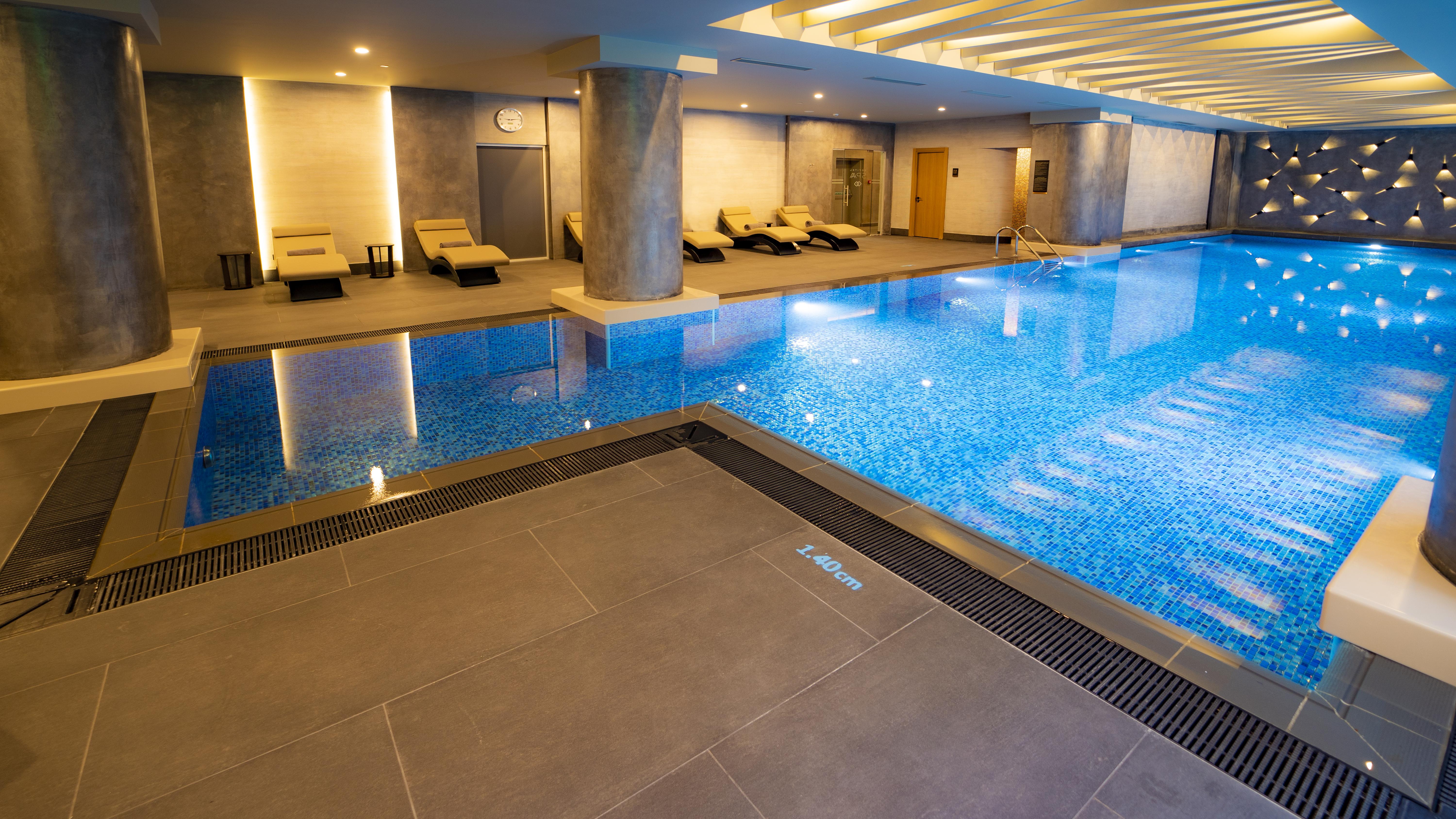 Hotel Sofitel Istanbul Taksim Exterior foto The swimming pool at the hotel