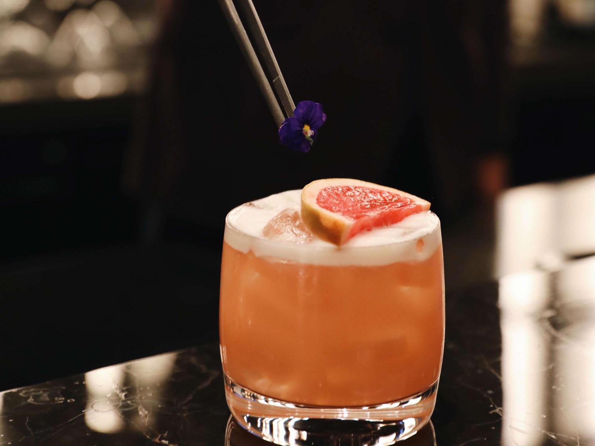 Hotel Sofitel Istanbul Taksim Exterior foto A cocktail being garnished with edible flowers