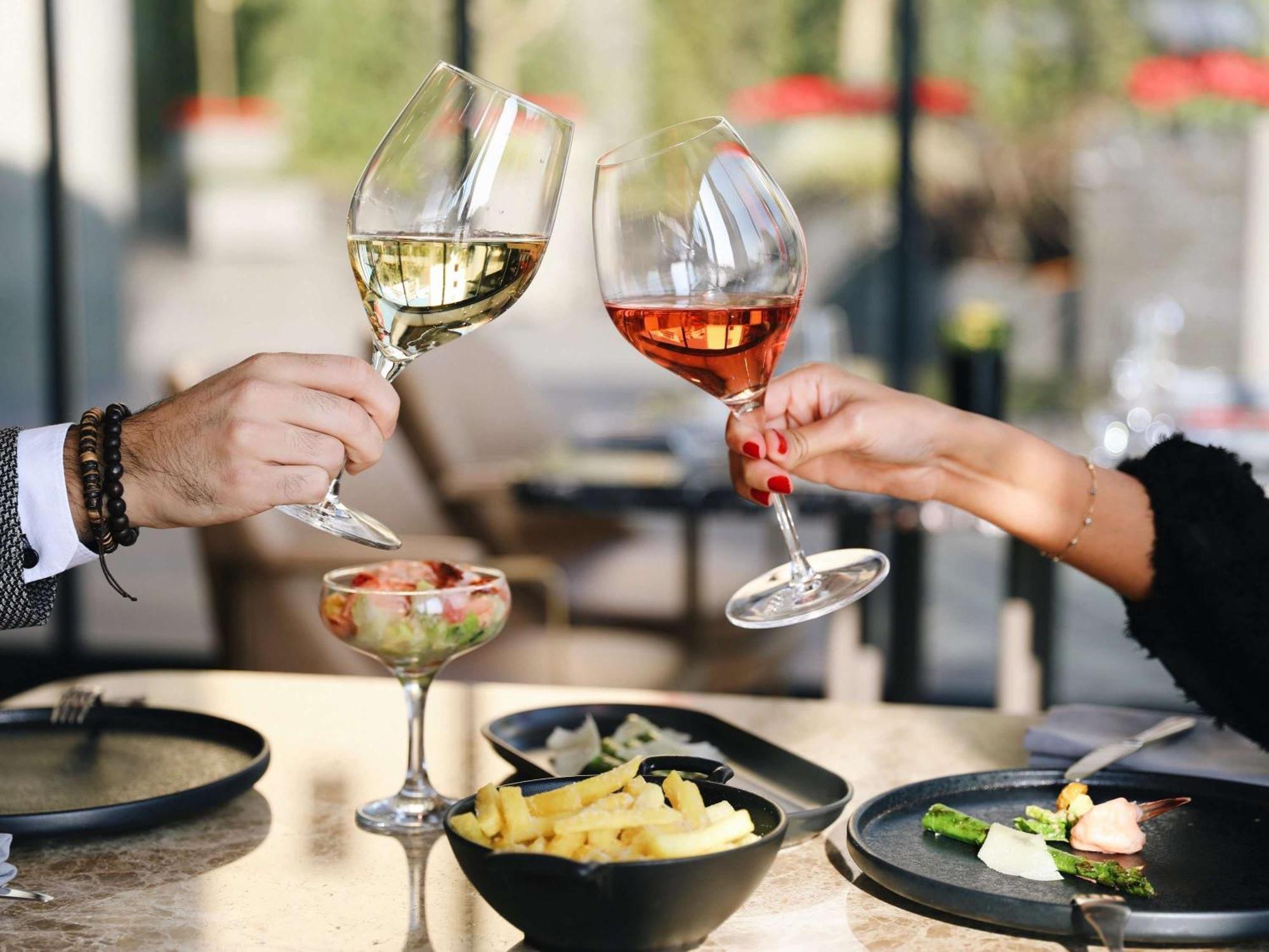 Hotel Sofitel Istanbul Taksim Exterior foto Wine tasting