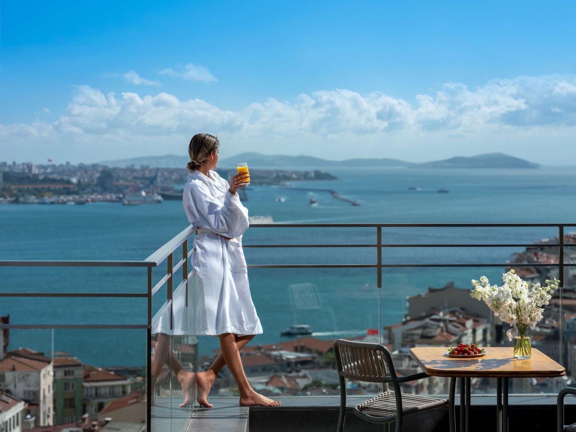 Hotel Sofitel Istanbul Taksim Exterior foto View from the hotel