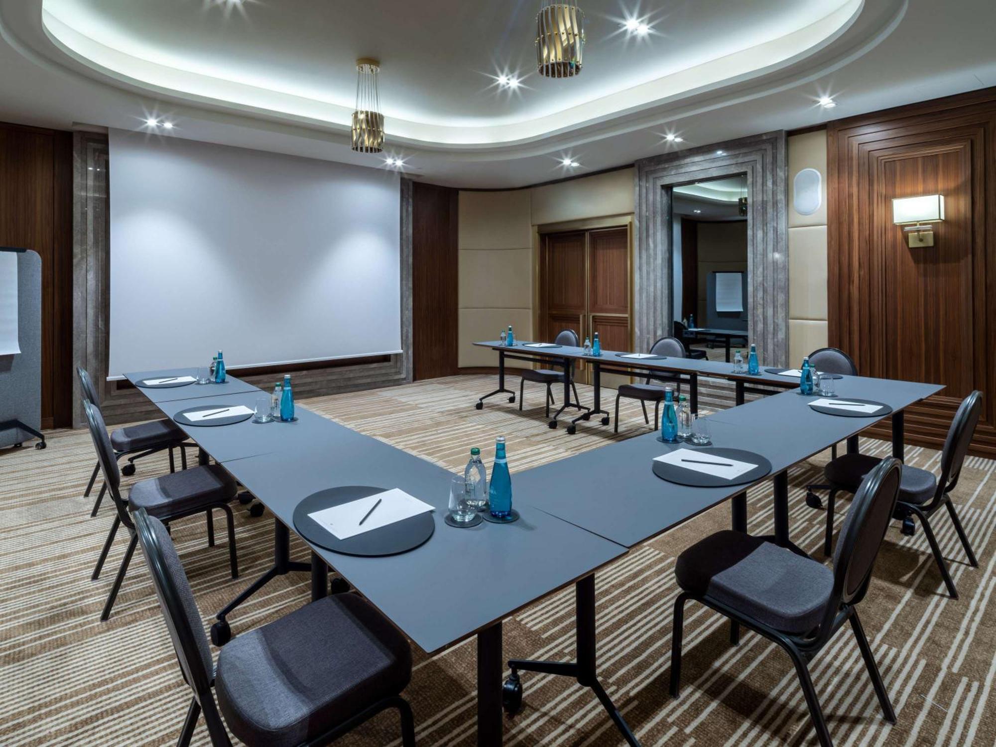 Hotel Sofitel Istanbul Taksim Exterior foto Meeting room