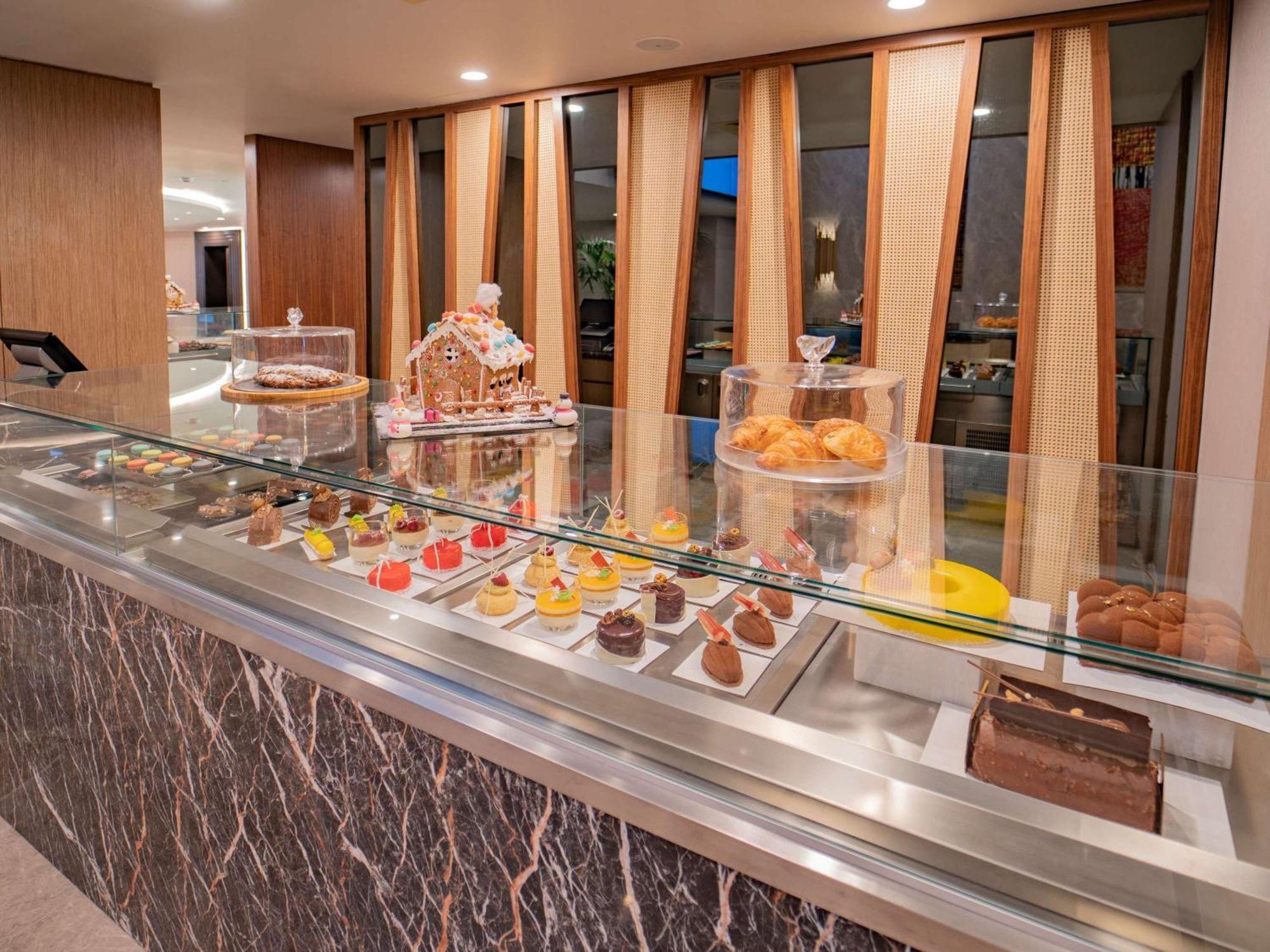 Hotel Sofitel Istanbul Taksim Exterior foto A pastry display at a hotel