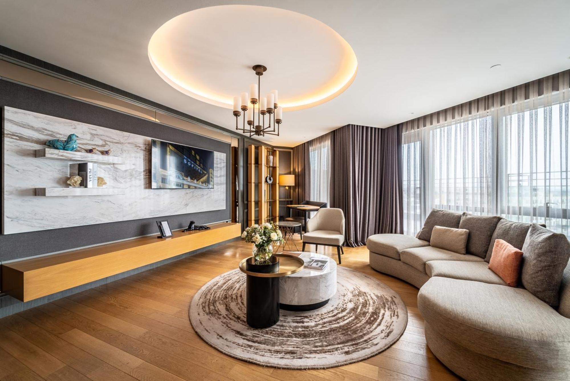 Hotel Sofitel Istanbul Taksim Exterior foto A living room in a luxury apartment