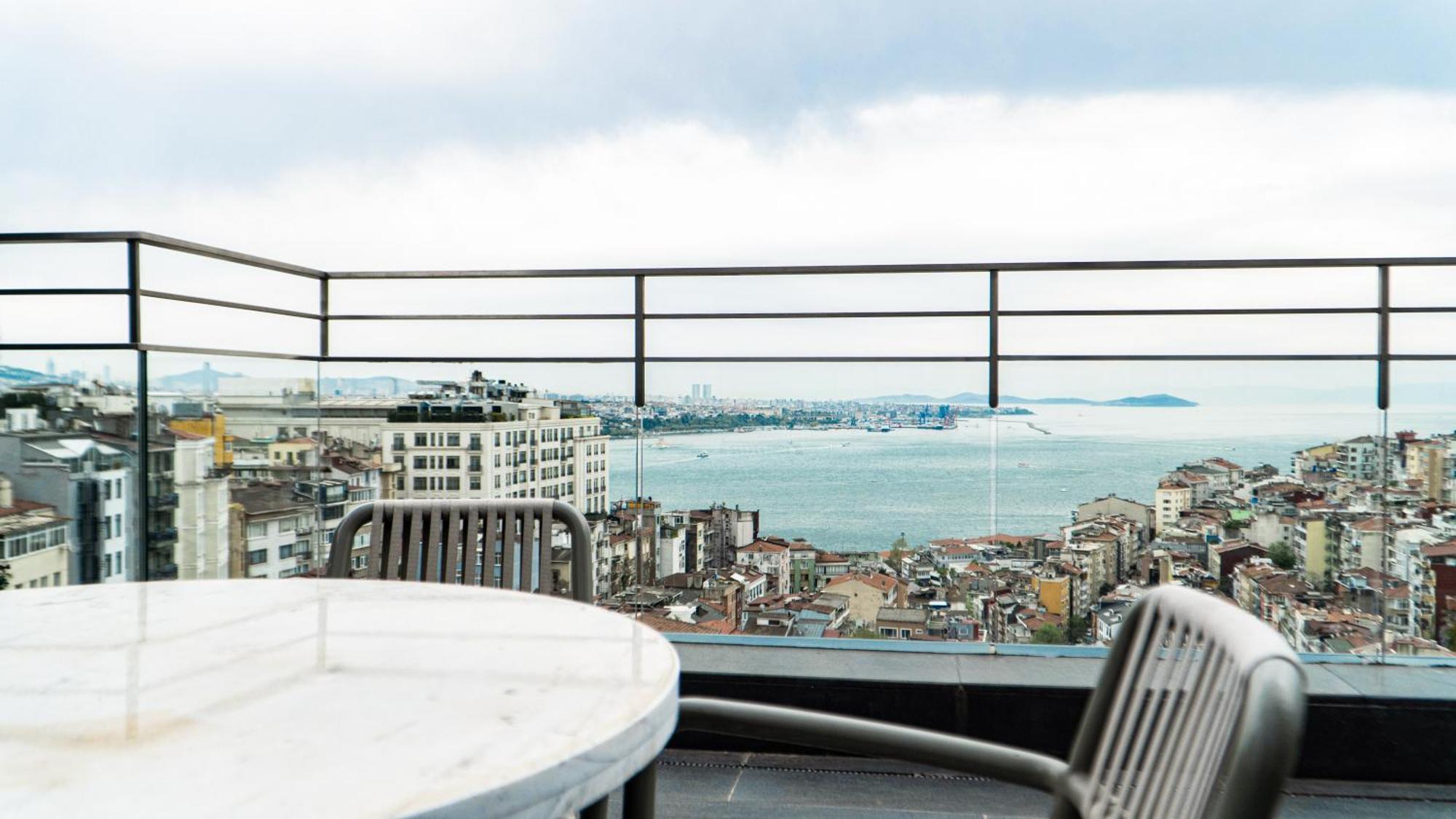 Hotel Sofitel Istanbul Taksim Exterior foto View from the balcony of a penthouse apartment